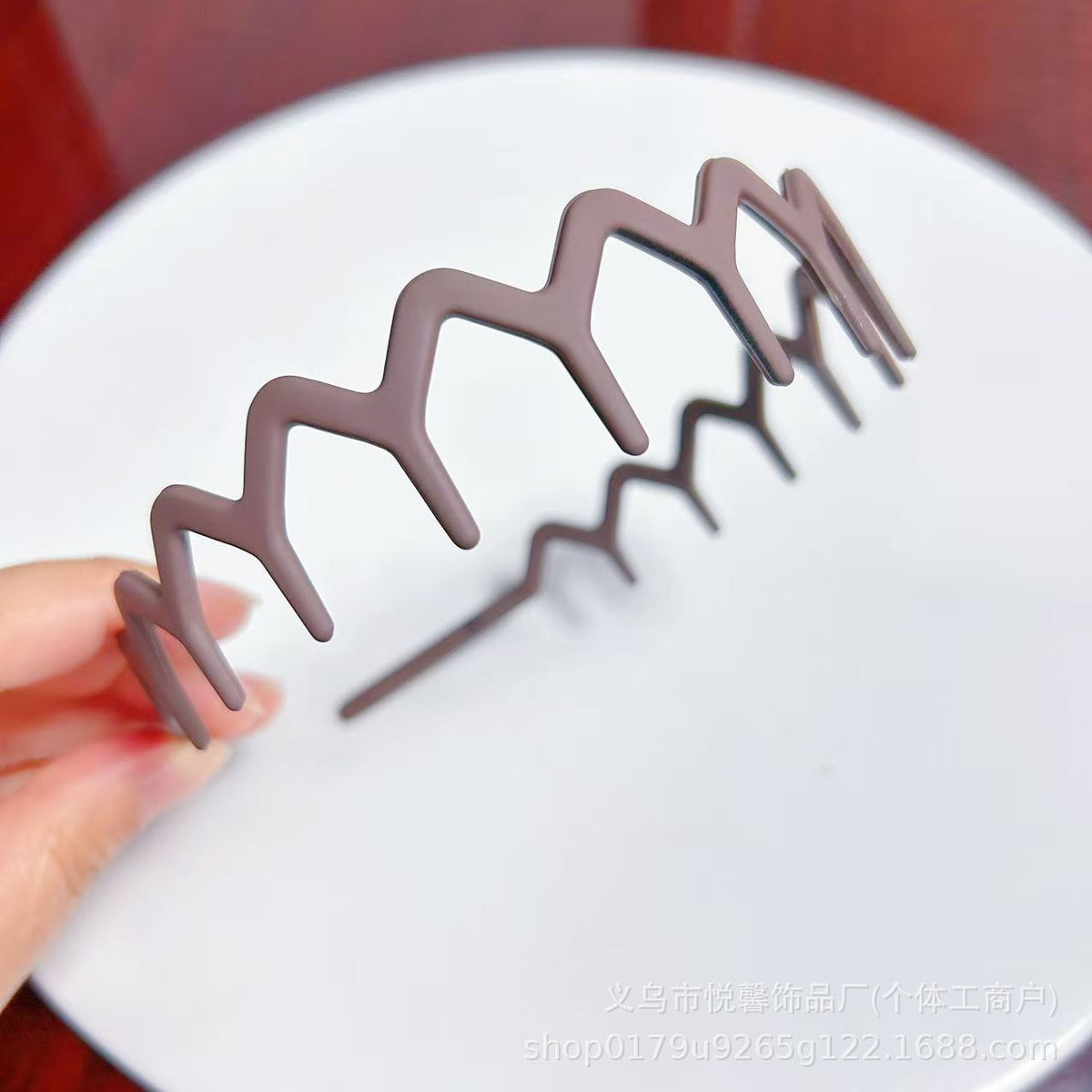 Wavy toothed headband for women, anti-slip high crown headband, versatile hair accessory for going out - image 3