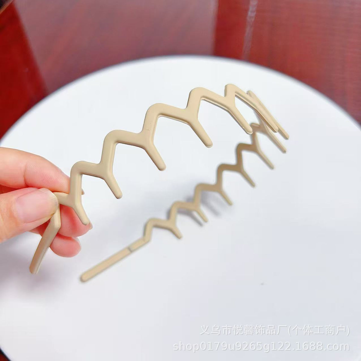Wavy toothed headband for women, anti-slip high crown headband, versatile hair accessory for going out - image 4