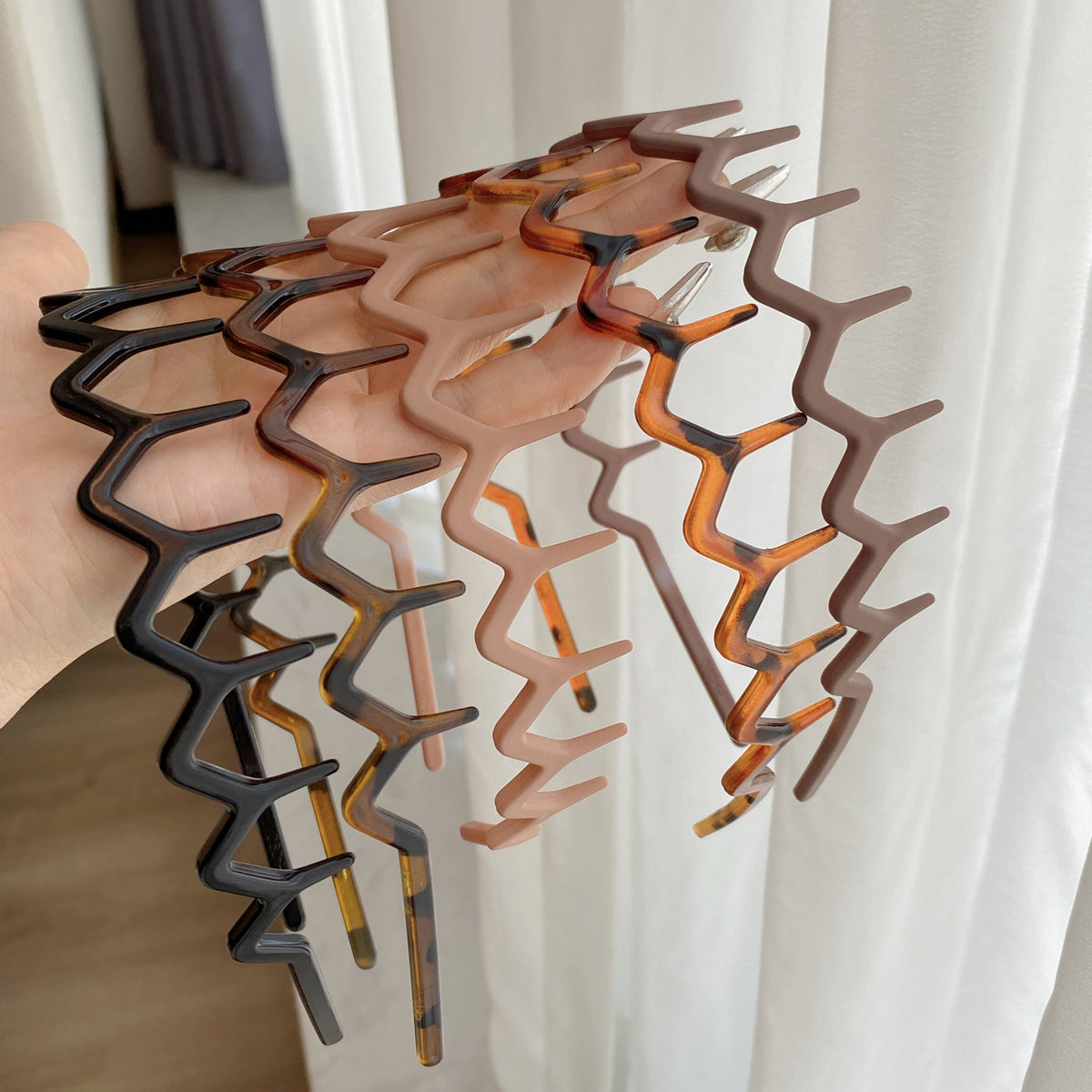 2024 Summer Wave Toothed Hair Hoop Temperament Simple Non-slip Hair Pressure Hair Hoop Out Wash Face Broken Hair Accessories - image 2