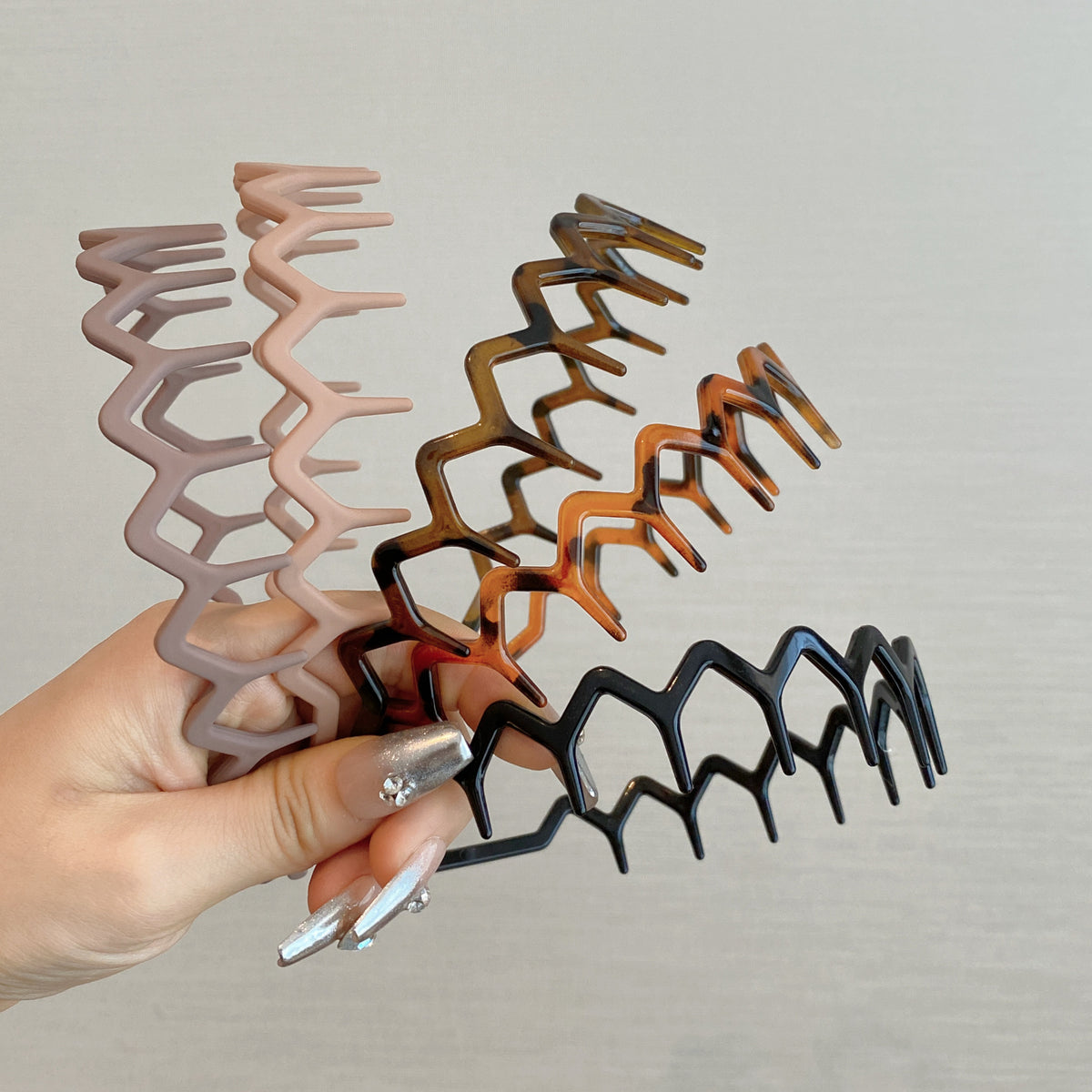 2024 Summer Wave Toothed Hair Hoop Temperament Simple Non-slip Hair Pressure Hair Hoop Out Wash Face Broken Hair Accessories - image 3