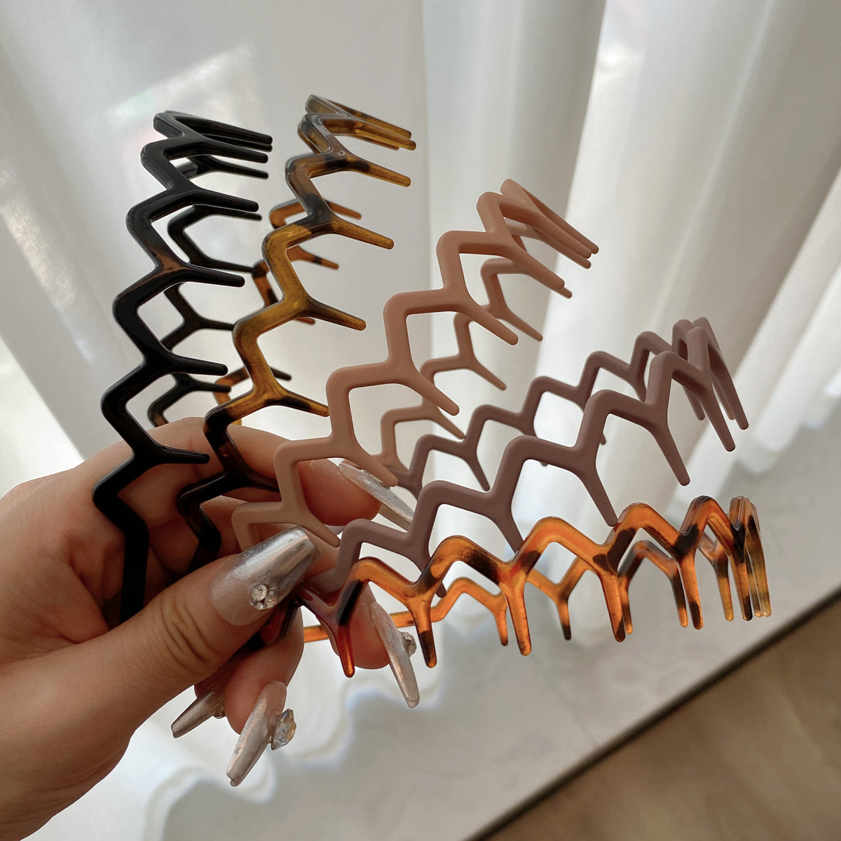 2024 Summer Wave Toothed Hair Hoop Temperament Simple Non-slip Hair Pressure Hair Hoop Out Wash Face Broken Hair Accessories - image 4