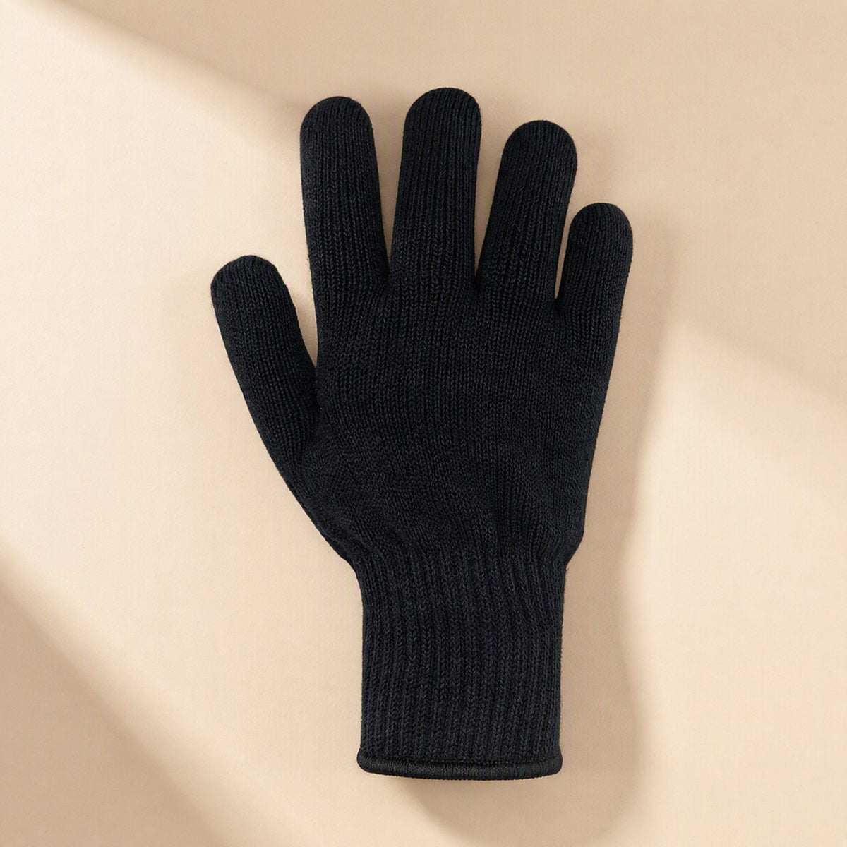 High-temperature resistant hairdressing gloves listed for curling iron use